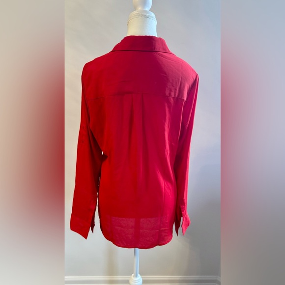 EXPRESS - Women’s ORIGINAL FIT CONVERTIBLE SLEEVE PORTOFINO BLOUSE - Red - Picture 3 of 5